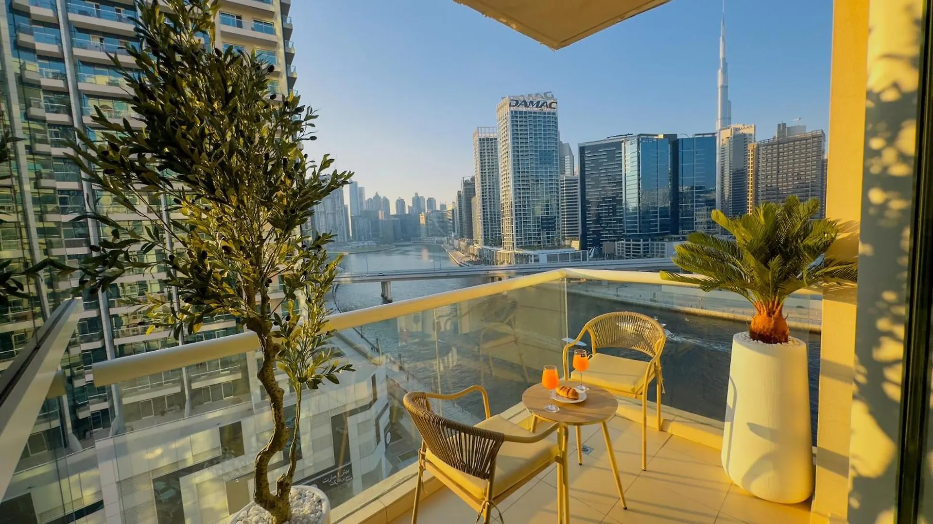 Skyline Dream - 1 Bhk - Burj And Canal Views Dubai